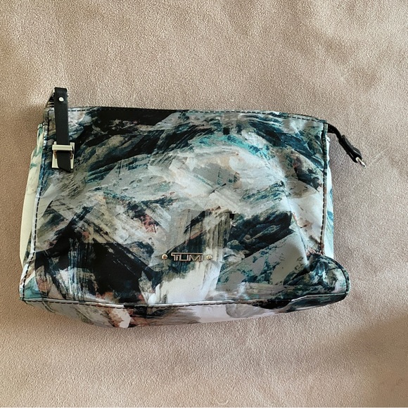 TUMI Travel Set - Picture 2 of 7